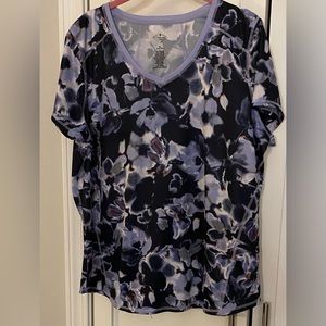 St. John Bay NWOT, short sleeves. Great material.